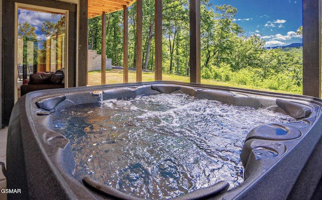 sunroom / solarium featuring a hot tub