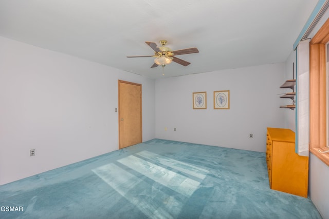 unfurnished room with carpet floors and ceiling fan