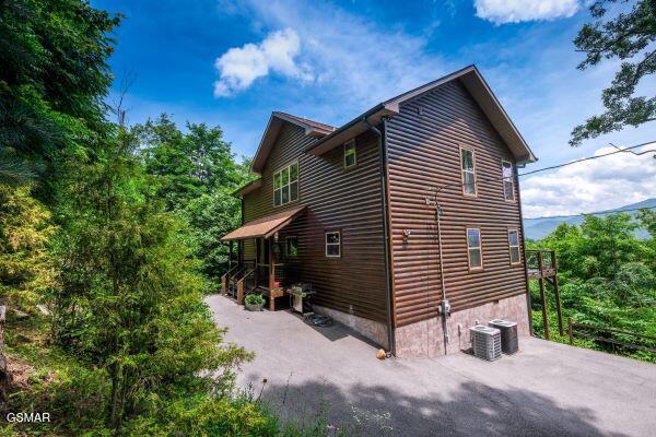 933 E Foothills Dr, Gatlinburg, TN 37738 - photo 34