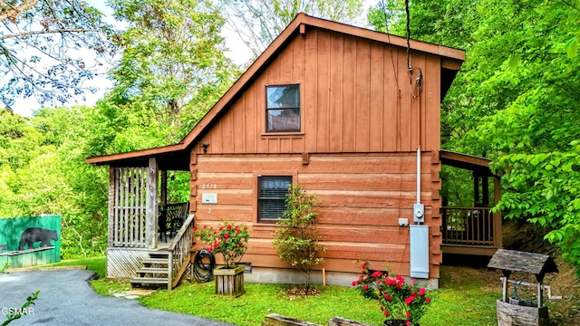 view of outbuilding