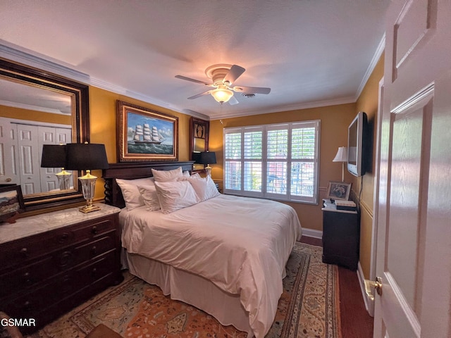 1042 Fine Glen Dr, Sevierville, TN 37862 - bedroom featuring crown molding and a ceiling fan