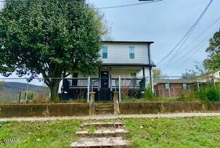 view of front facade with a front yard and a porch