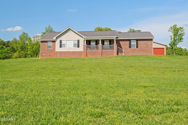 ranch-style house featuring brick siding and a front yard
