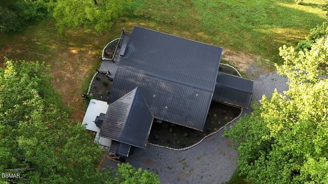 2359 Grassy Branch Rd, Sevierville, TN 37876 - exterior view of a metal roof and a cooling unit