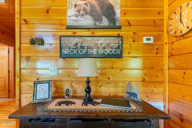 655 Stockton Dr, Sevierville, TN 37876 - detailed view of wooden walls