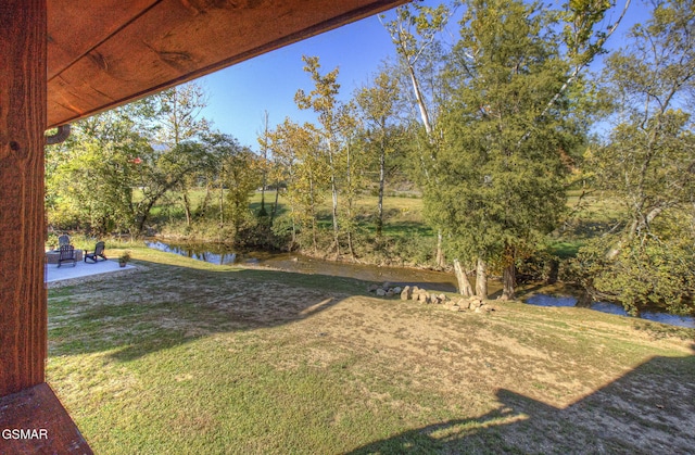 view of yard featuring a water view