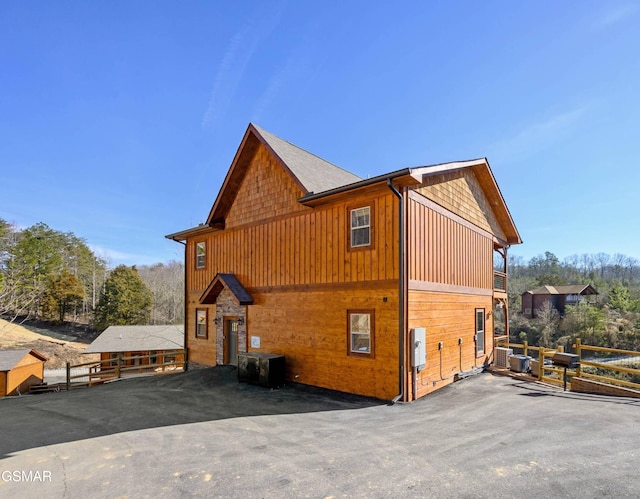 4521 Shangrila Way, Sevierville, TN 37876 - view of side of home featuring fence