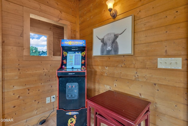 1619 Jed Trl, Sevierville, TN 37862 - detailed view of wooden walls