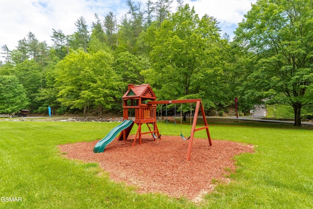 3186 Emerald Springs Loop, Pigeon Forge, TN 37862 - view of play area featuring a lawn