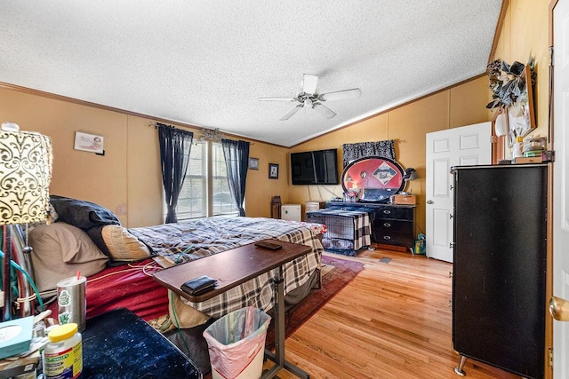 bedroom featuring hardwood / wood-style floors, a textured ceiling, ceiling fan, and crown molding