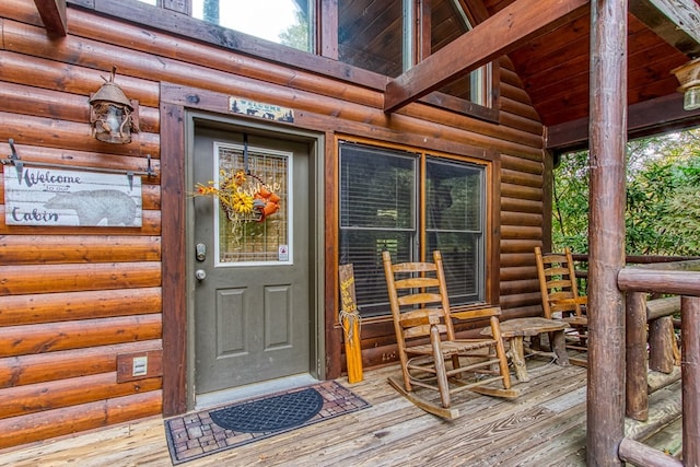 entrance to property featuring covered porch