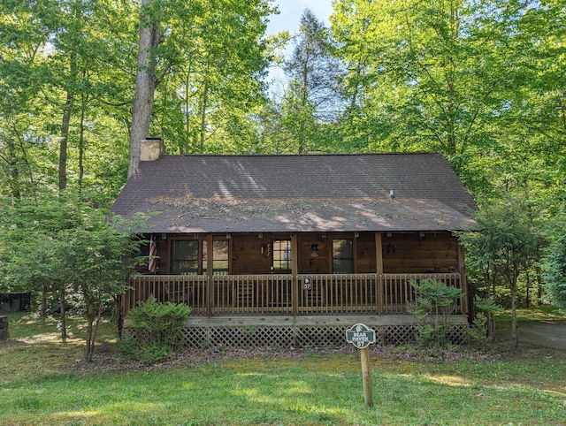 view of front of home with a porch and a front lawn