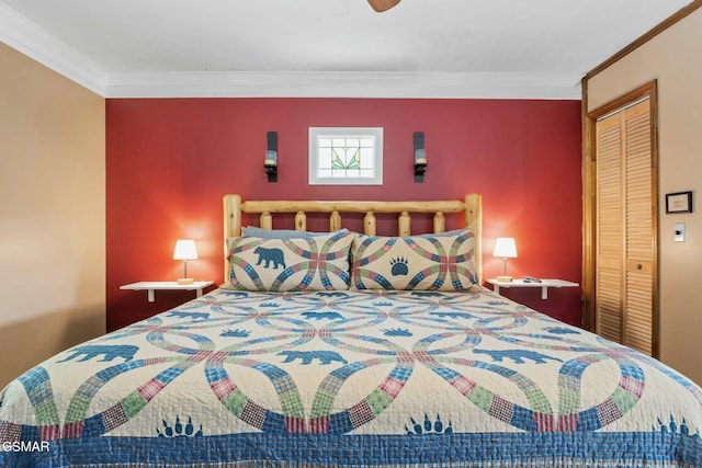 bedroom with ceiling fan, a closet, and ornamental molding