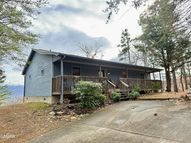 view of front of house with a porch