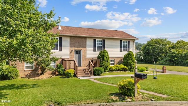 3206 Bativa Garden Ct, Sevierville, TN 37876 - bi-level home with brick siding and a front lawn