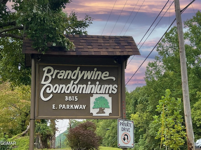 view of community / neighborhood sign