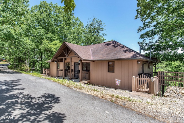 2319 Panther Way, Sevierville, TN 37876 - view of front facade featuring roof with shingles and a porch