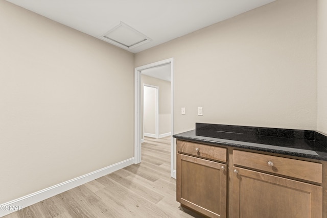 1039 Cedar Ln, Sevierville, TN 37862 - bar area featuring light wood-style flooring and baseboards