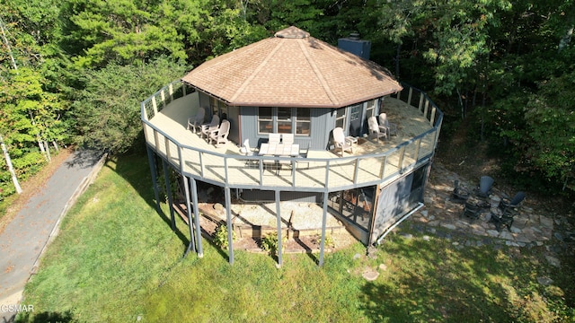 drone / aerial view with a view of trees