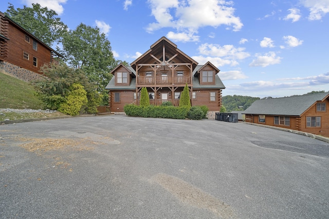 2857 White Oak Ridge Ln, Sevierville, TN 37862 - log-style house featuring log siding, asphalt driveway, and a balcony