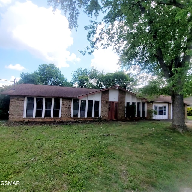 167 Vanderview Dr, Seymour, TN 37865 - view of front of house featuring brick siding and a front yard