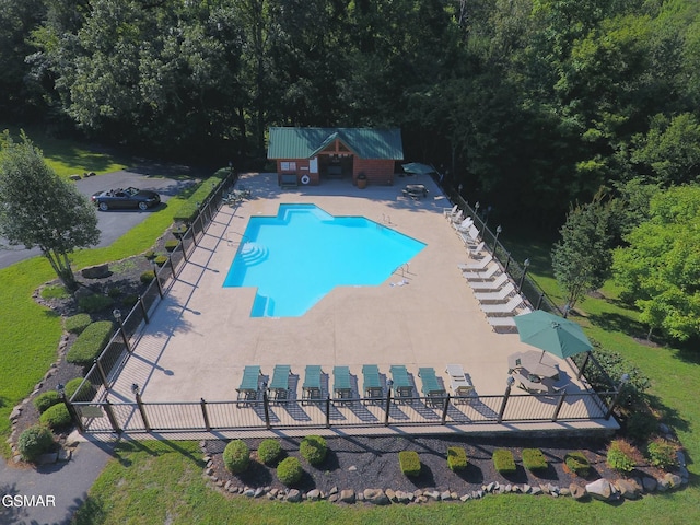 2017 Smoky Cove Rd, Sevierville, TN 37876 - community pool with fence and a patio area