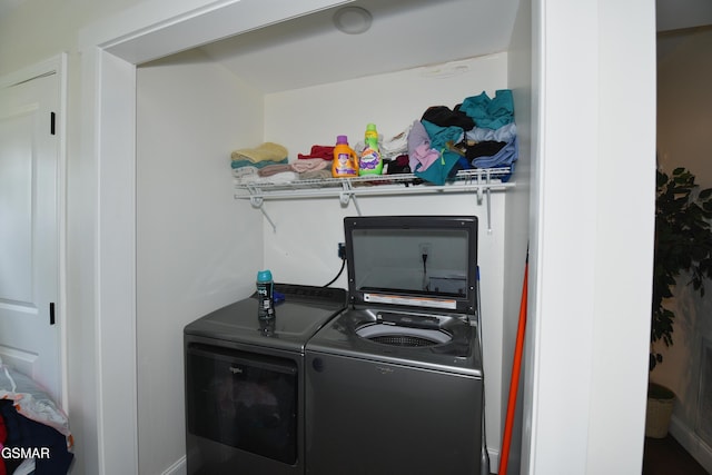1625 Worth St, Knoxville, TN 37917 - laundry area with separate washer and dryer