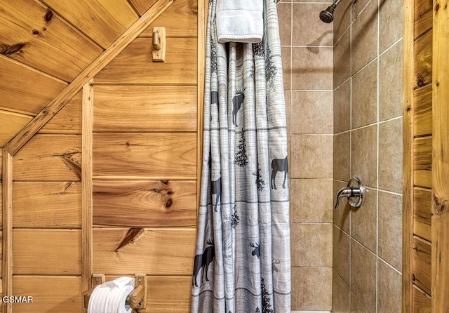 bathroom with a tile shower