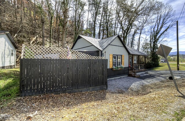 2589 Ridge Rd, Pigeon Forge, TN 37863 - view of side of home