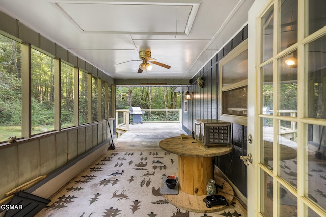 sunroom / solarium featuring ceiling fan