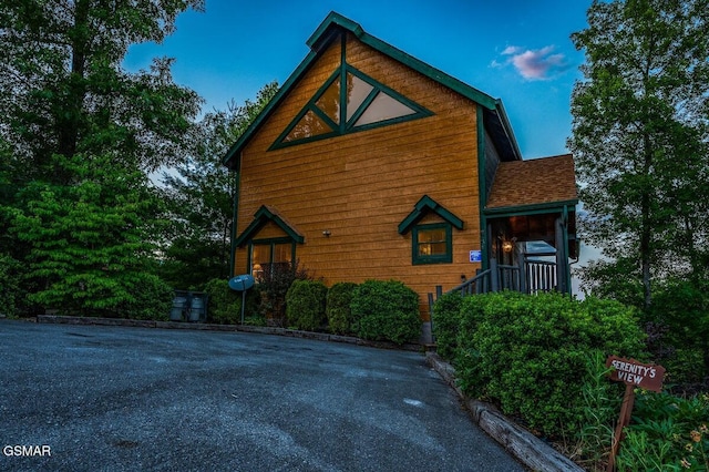 2839 Cedar Falls Way, Sevierville, TN 37862 - view of front facade featuring a shingled roof