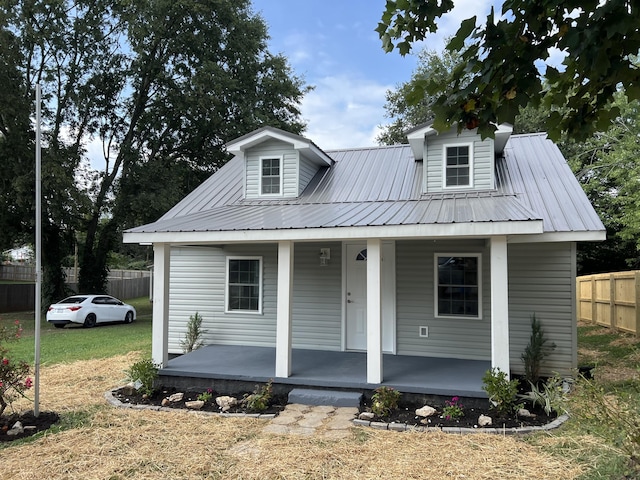 view of front facade with a porch and a front yard