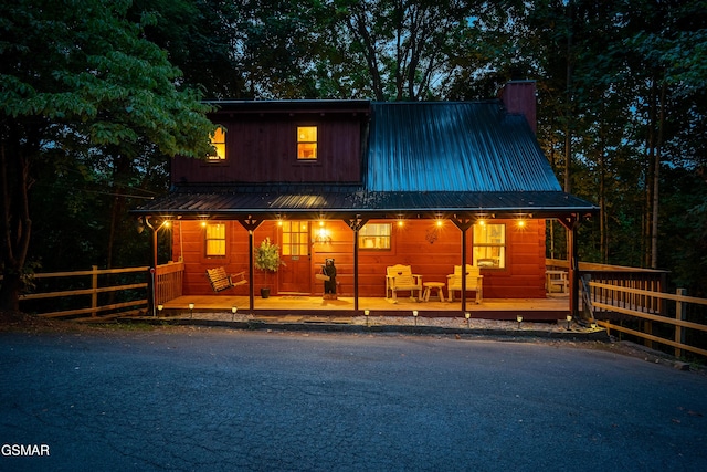 view of front of house featuring a porch