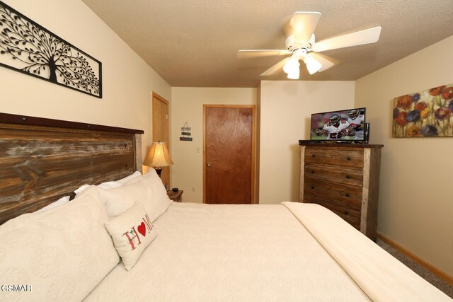 bedroom featuring ceiling fan and a textured ceiling