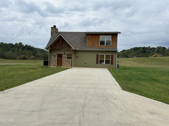 view of front of home with a front yard