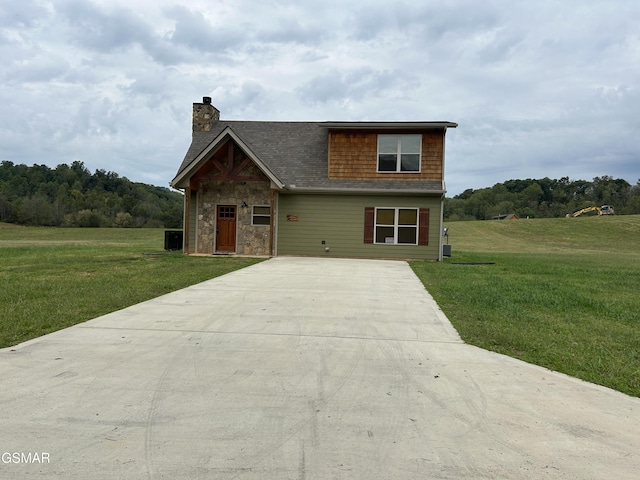 view of front of property with a front lawn