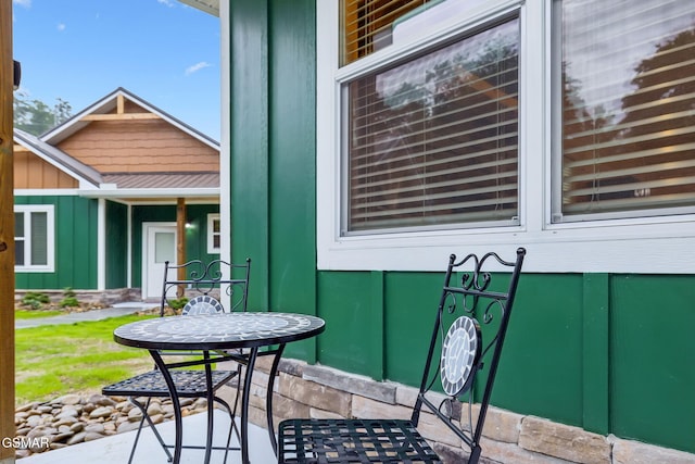 1010 Pinyon Cir, Pigeon Forge, TN 37863 - view of patio