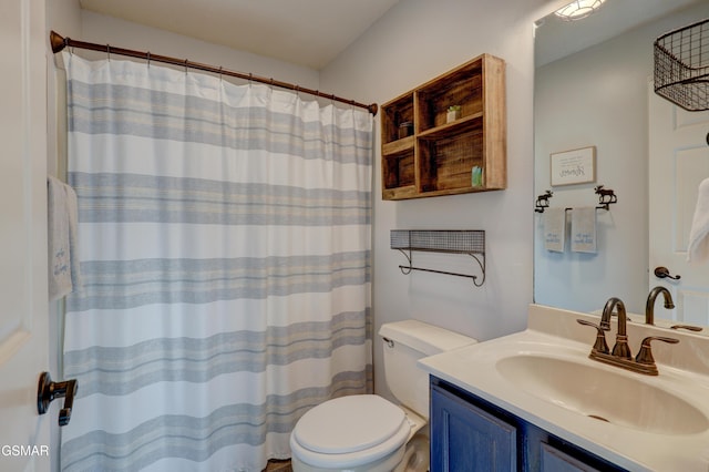 full bath with toilet, a shower with curtain, and vanity