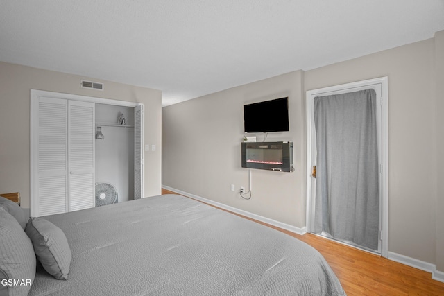 526 Briarcliff Way Apt 102, Pigeon Forge, TN 37863 - bedroom featuring wood finished floors and baseboards