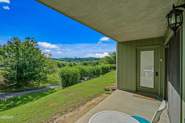 526 Briarcliff Way Apt 102, Pigeon Forge, TN 37863 - view of grassy yard with a patio area