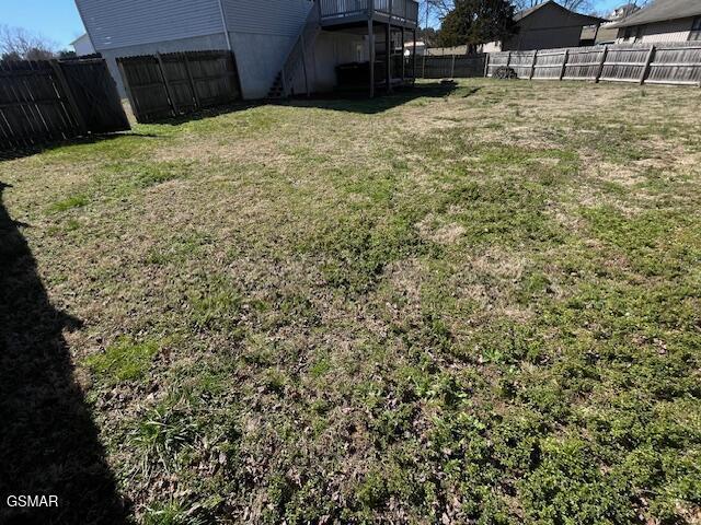 view of yard featuring a fenced backyard