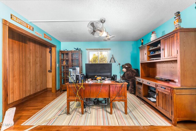 1704 Hidden Hills Rd Unit 504, Gatlinburg, TN 37738 - office with a textured ceiling, wood finished floors, and baseboards