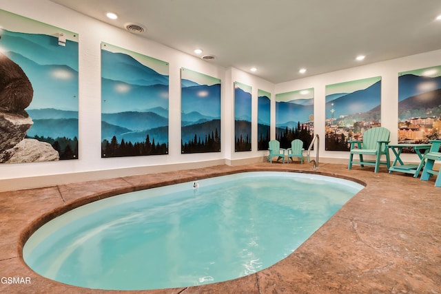 1013 Silver Poplar Ln, Sevierville, TN 37876 - indoor pool with a patio area