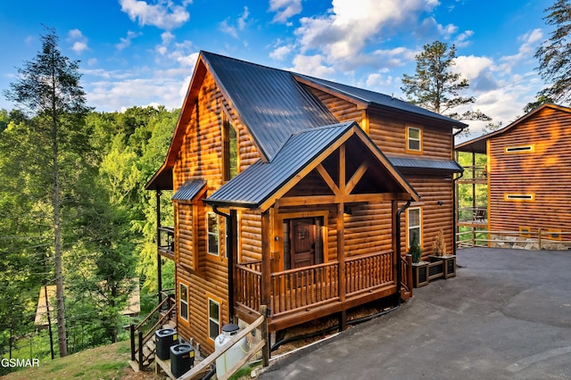 1013 Silver Poplar Ln, Sevierville, TN 37876 - rustic home with faux log siding, metal roof, and central AC