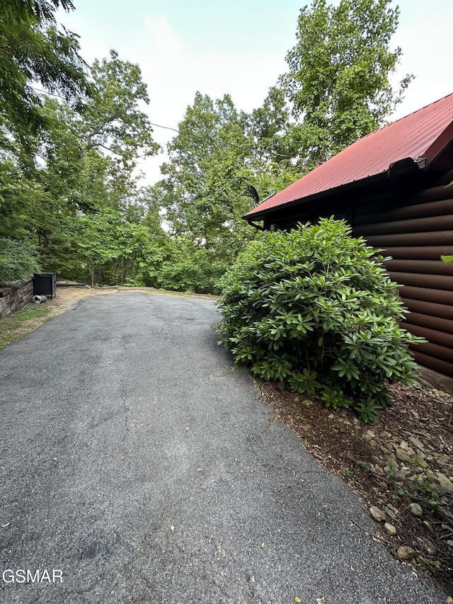2973 Mockingbird Way, Sevierville, TN 37862 - view of asphalt driveway