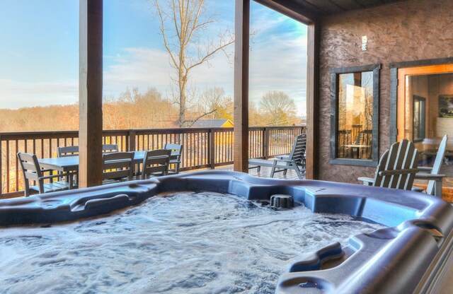 sunroom / solarium featuring a jacuzzi