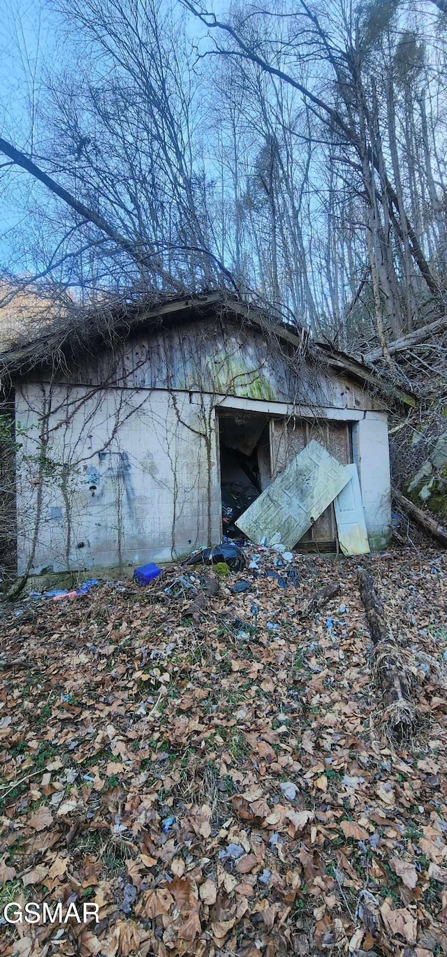 view of outdoor structure