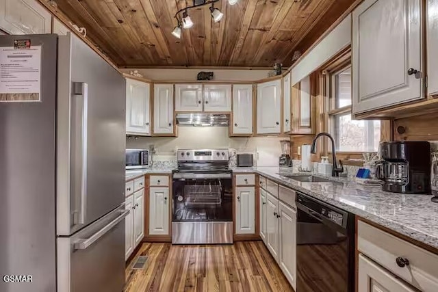 3933 Glenview Way, Sevierville, TN 37862 - kitchen featuring appliances with stainless steel finishes, a sink, wood ceiling, under cabinet range hood, and light wood finished floors