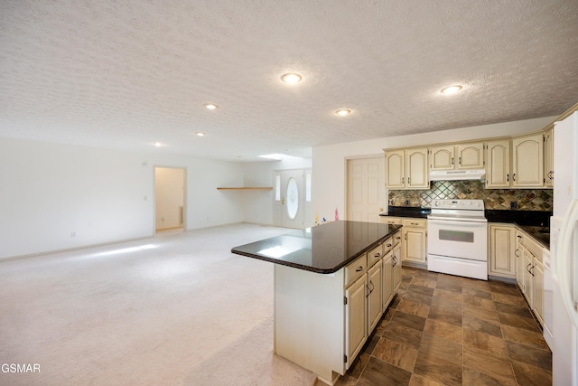 kitchen featuring under cabinet range hood, a kitchen island, backsplash, dark countertops, and white range with electric stovetop