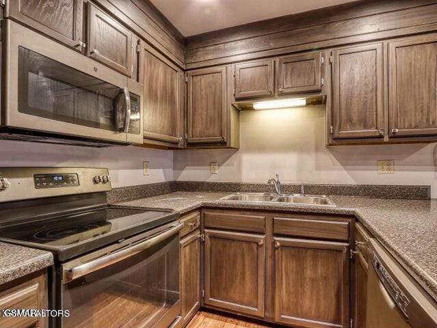 1228 Ski Mountain Rd Unit 5, Gatlinburg, TN 37738 - kitchen featuring stainless steel appliances and a sink